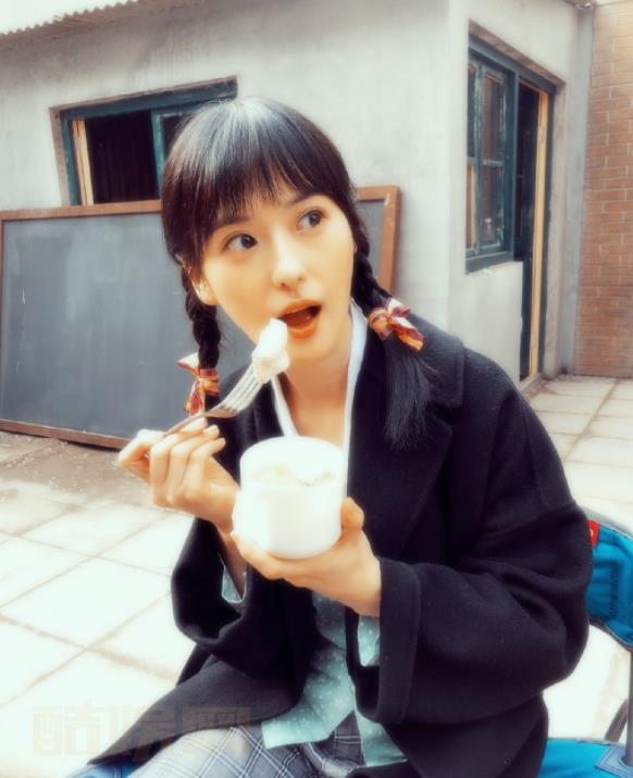 简莉纹片场照
