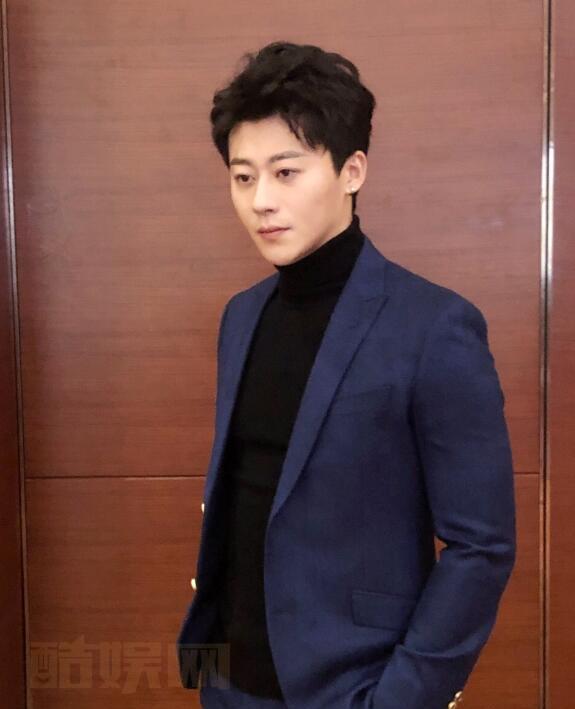 季东燃帅气写真