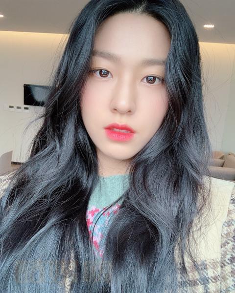 金雪炫甜美自拍照