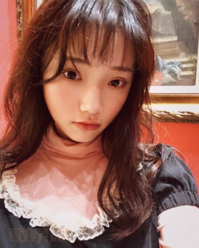金雅娜甜美自拍照