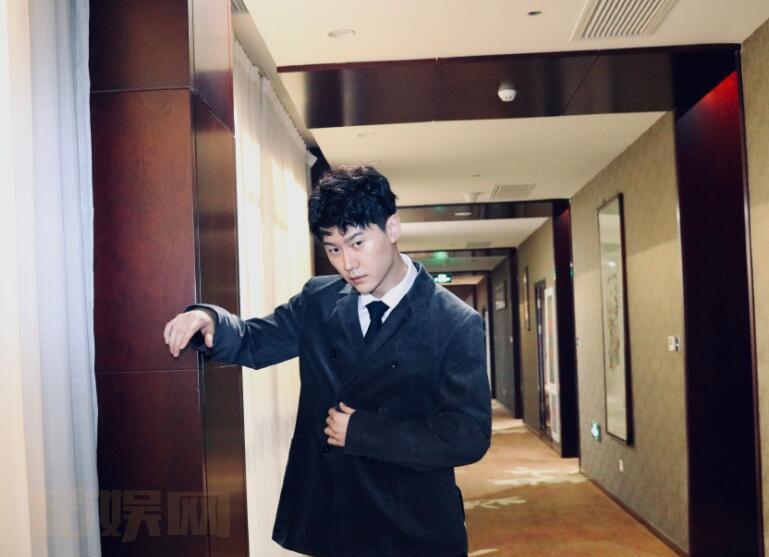李柄辉个人资料简介 李柄辉写真照