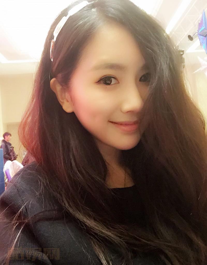李春嫒甜美自拍照
