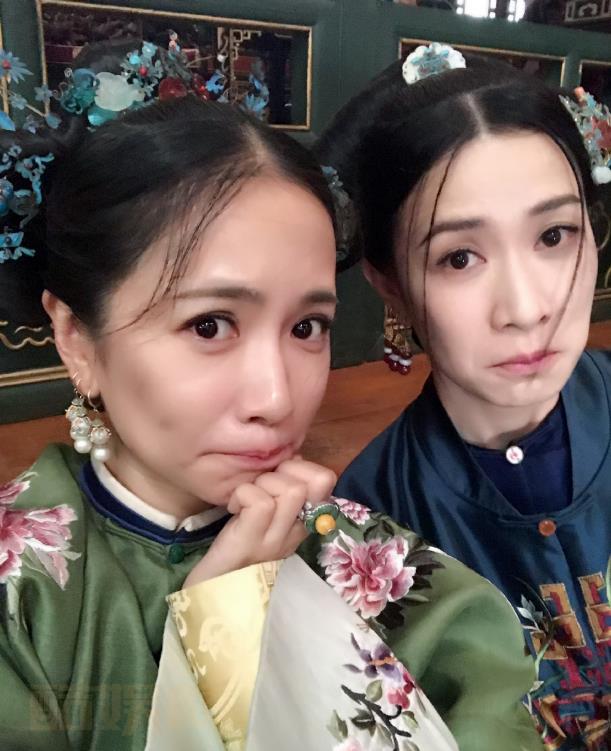 李春嫒与人合照