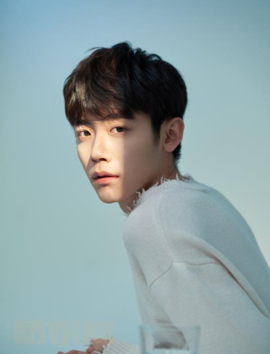 李卿个人写真