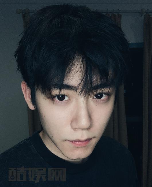 李卿自拍照