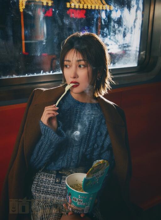 刘美旗街拍写真