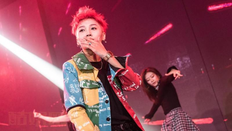 刘雨昕个人资料简介 刘雨昕演唱会现场照