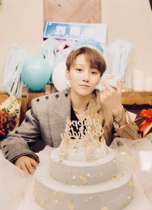 刘雨昕演唱会现场照