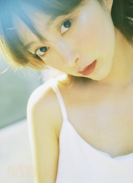 李心博吊带写真