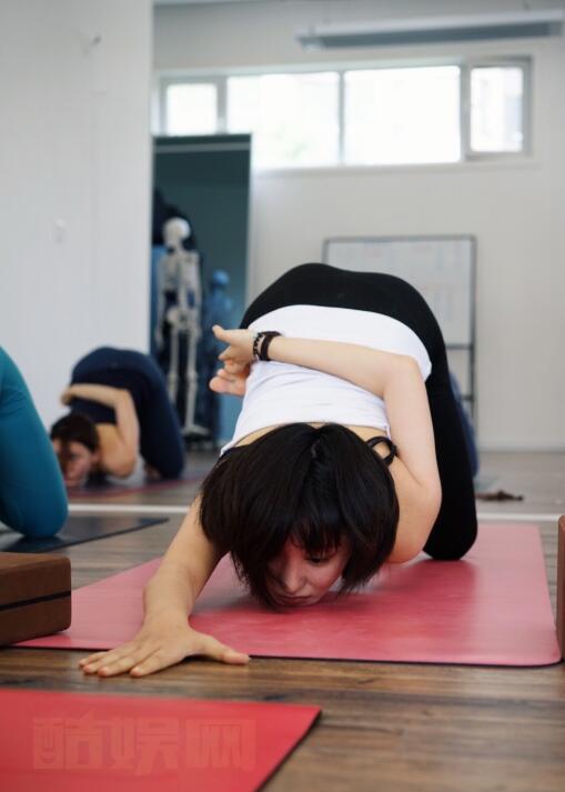 李心博瑜伽健身照