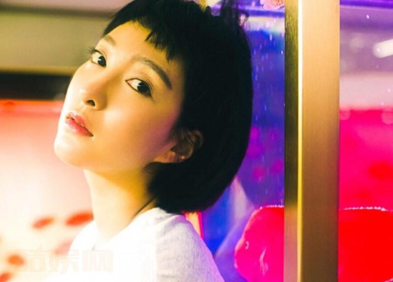 李心博短发写真
