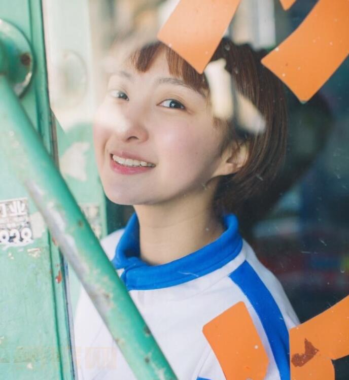 李心博校服写真