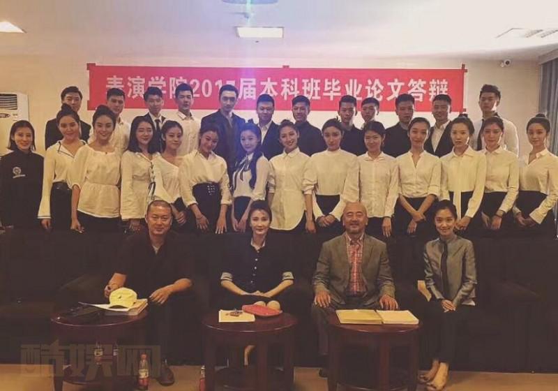 李昕哲大学毕业照