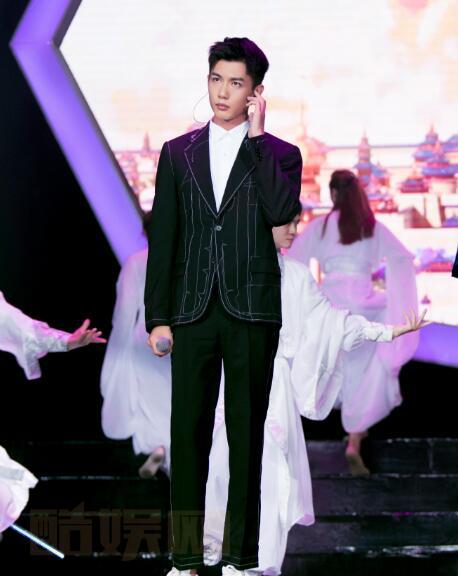 李昕哲活动照