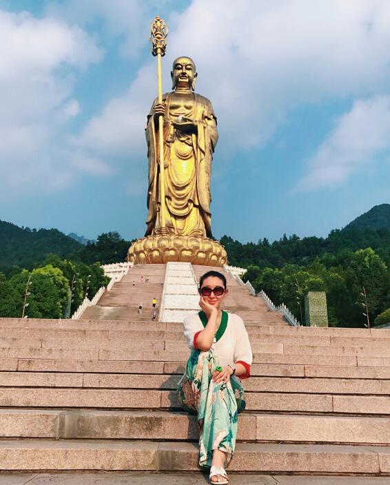 李依馨旅行照