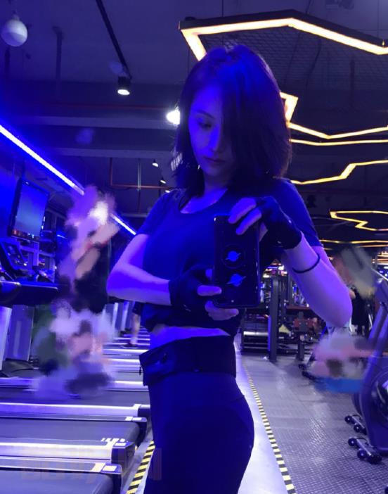 李予溪运动健身照