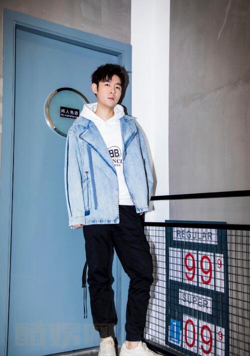 李政宇街拍大片