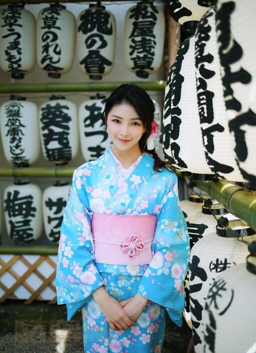 陆恩馨和服照片