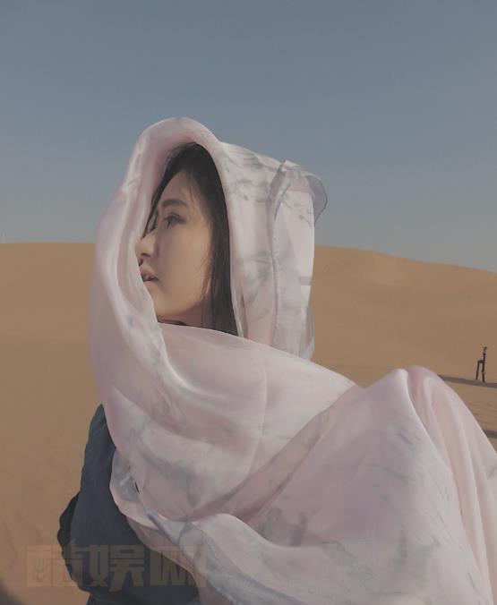 罗瑜敏户外写真