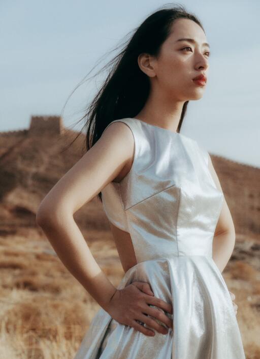 彭必瑶街拍大片