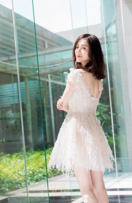 彭高唱气质写真