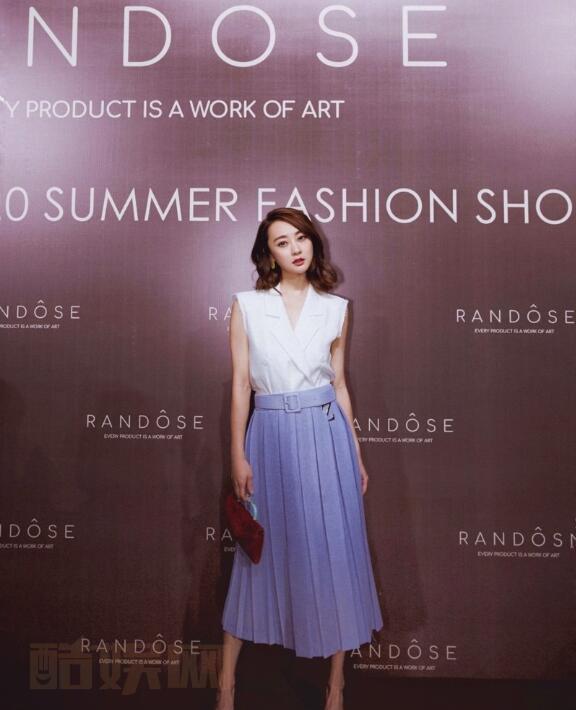 钱迪迪出席活动照