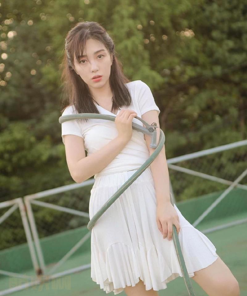 权珉阿户外写真