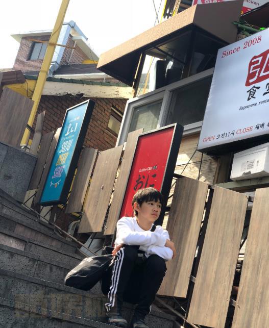 荣梓杉街拍照