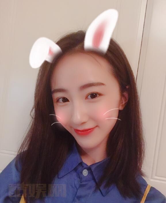 沈雨卖萌照