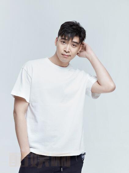 孙筱钧帅气写真