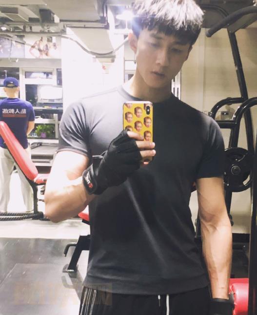孙毅运动健身照