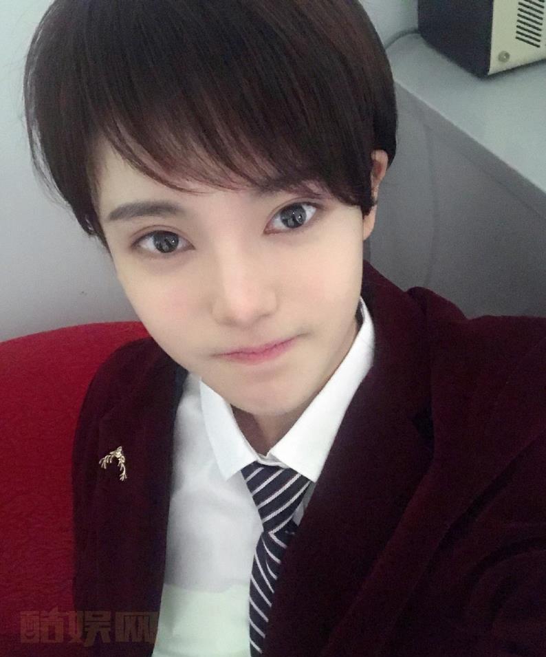 孙珍妮短发写真