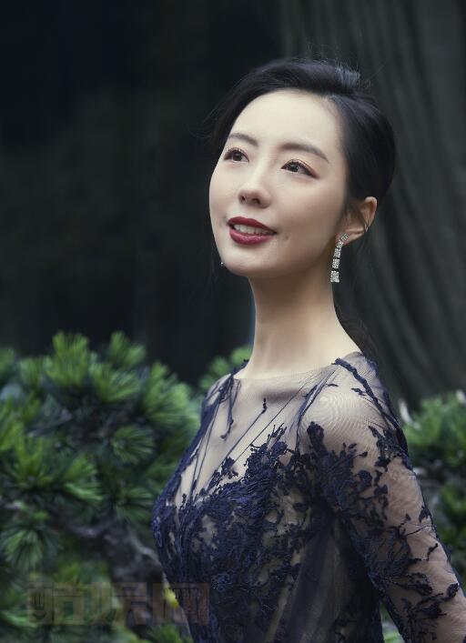 陶珞依气质写真