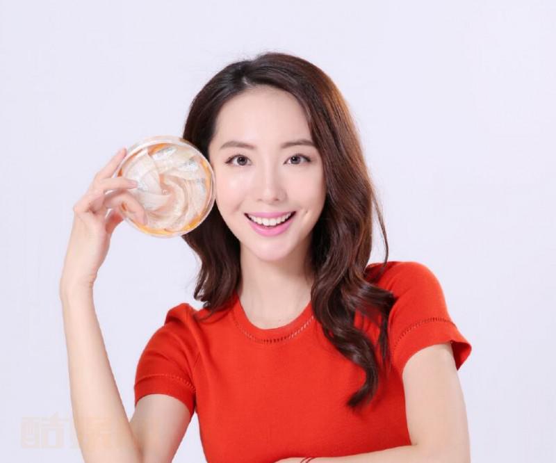 陶珞依广告大片