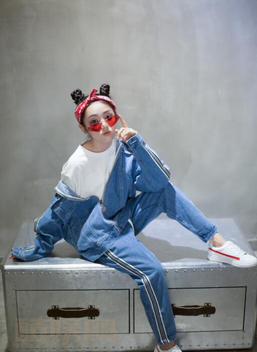 陶奕希街拍写真