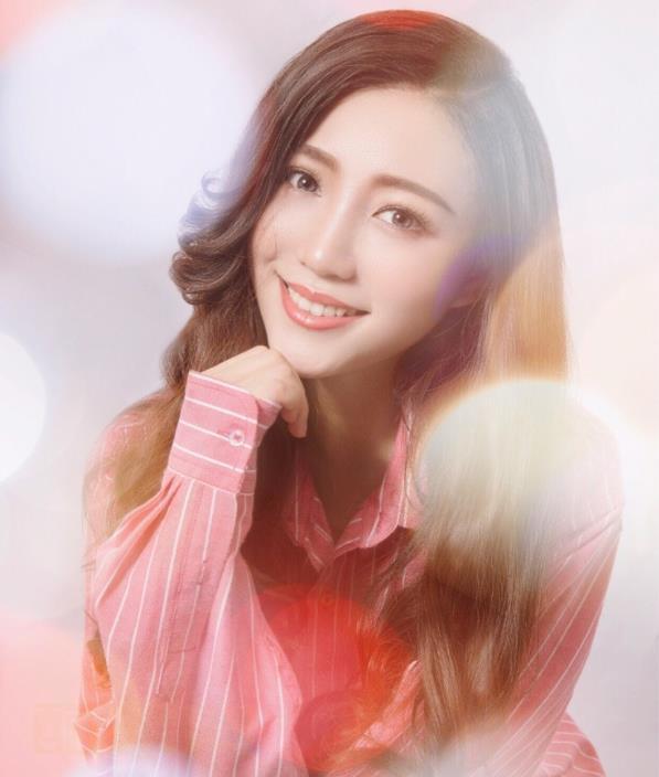 滕艺甜美气质写真