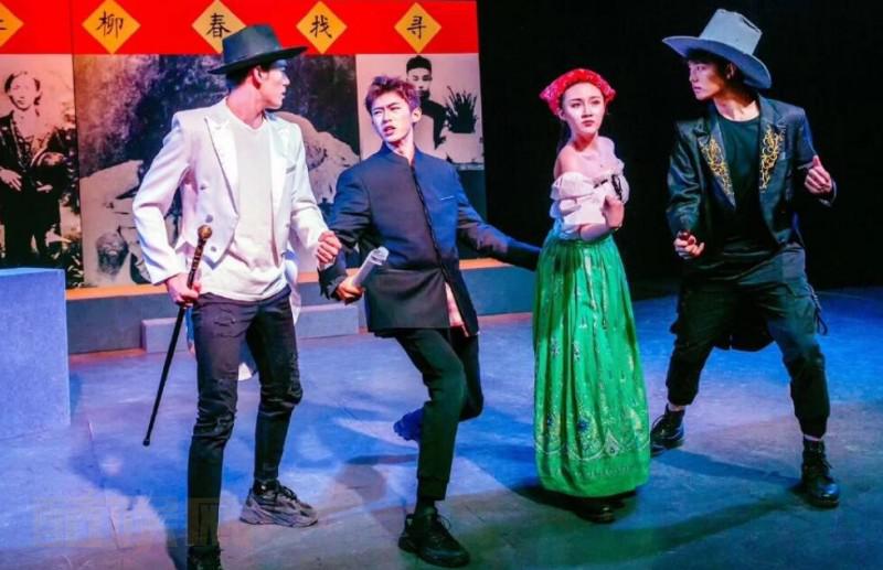 娃尔舞台剧照片