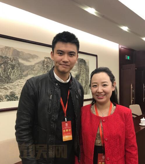 王羽铮与人合照