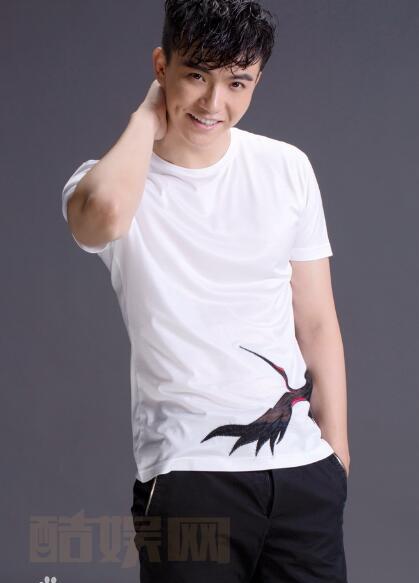 王羽铮帅气写真