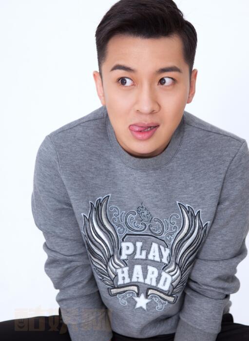 魏健隆帅气写真