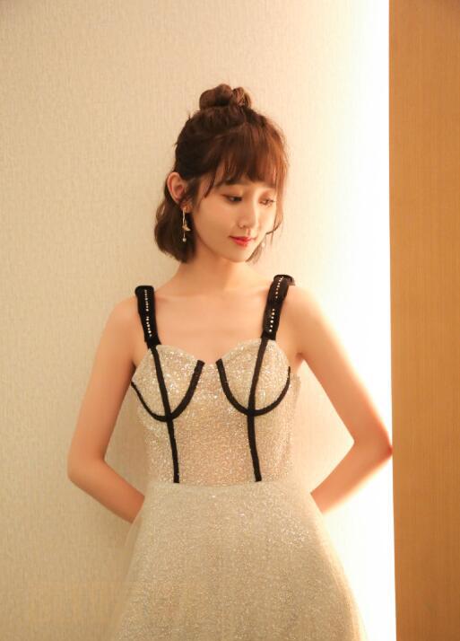 魏小也礼服写真