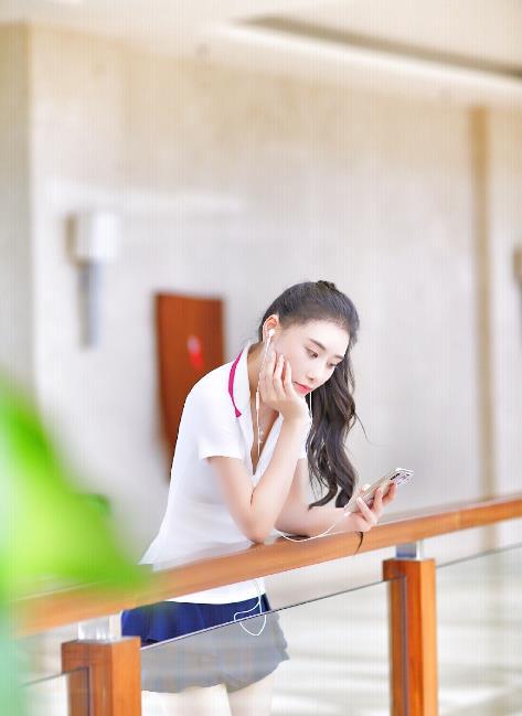 吴晴甜美气质写真