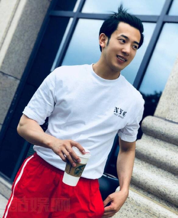 吴逸迦户外照片