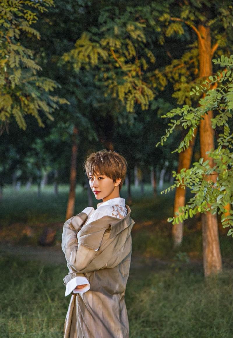 夏侯云姗户外写真