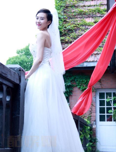 夏侯云姗婚纱照写真