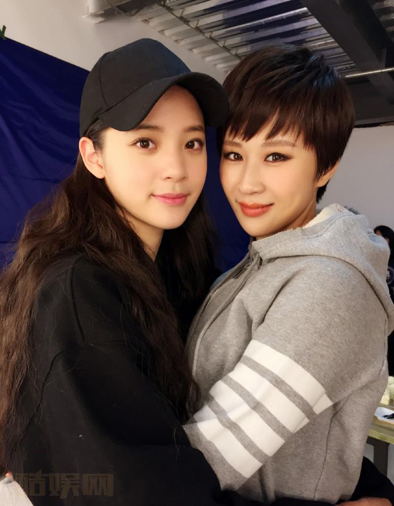 夏侯云姗与人合照