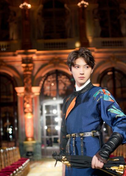 徐鹤尼明制汉服写真