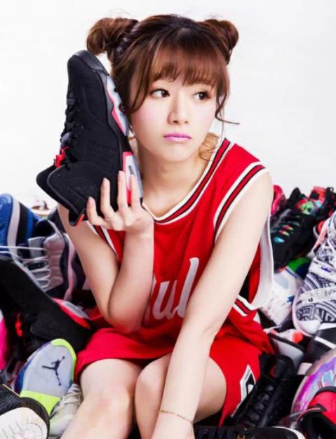 徐小溢代言写真