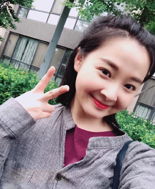 杨丽晓甜美自拍