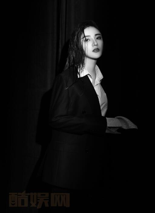 杨伊墨酷帅写真